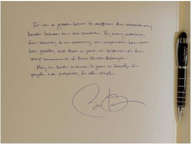 Former President Barack Obama experienced the pleasure, while signing a guest book ... left-handed!